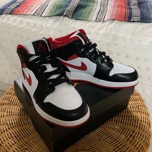 Stock X certified and come with the box. 
 
Size 5.5Y